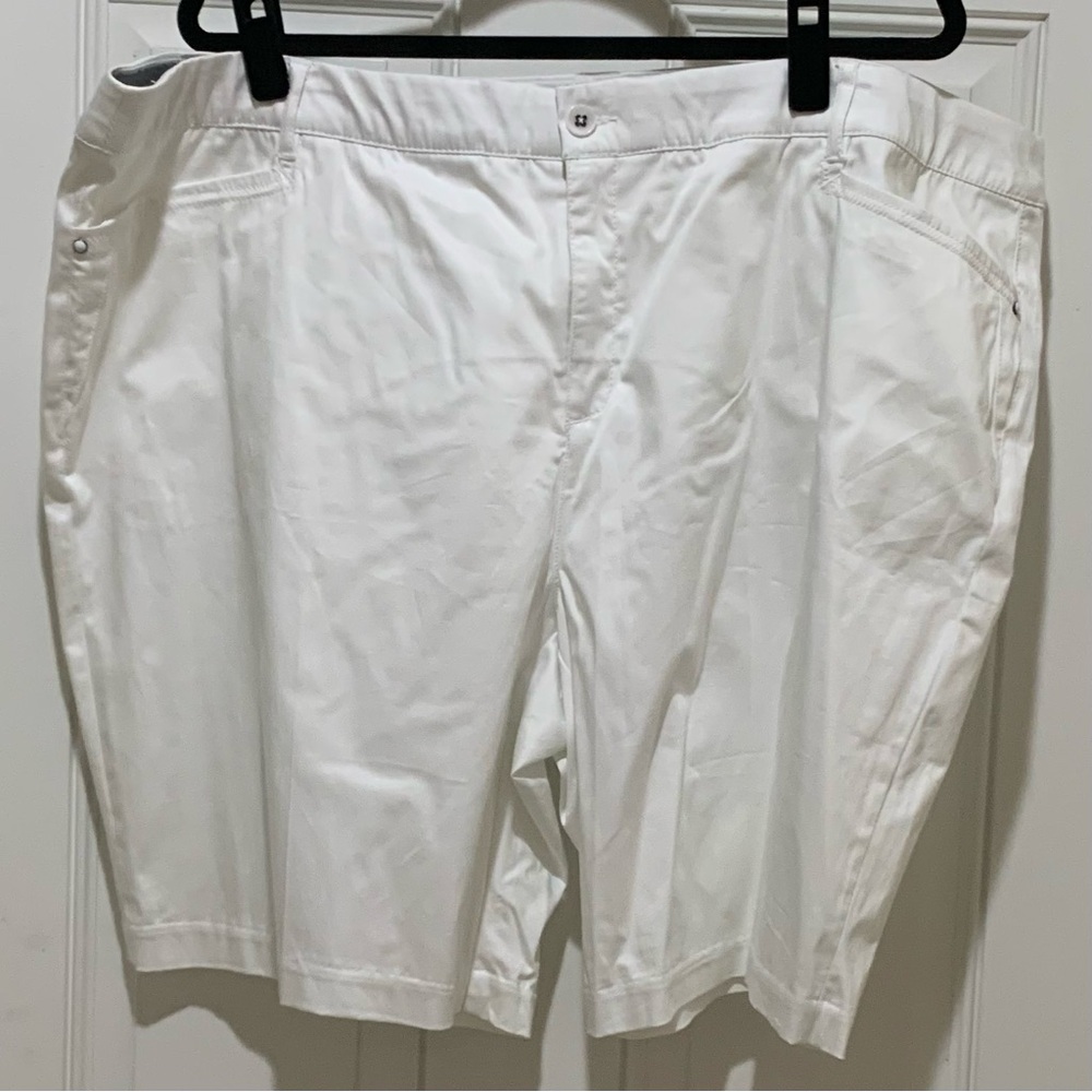 SHORTS Intro Love the Fit women's size 24W Comfort Stretch Waist White NWOT